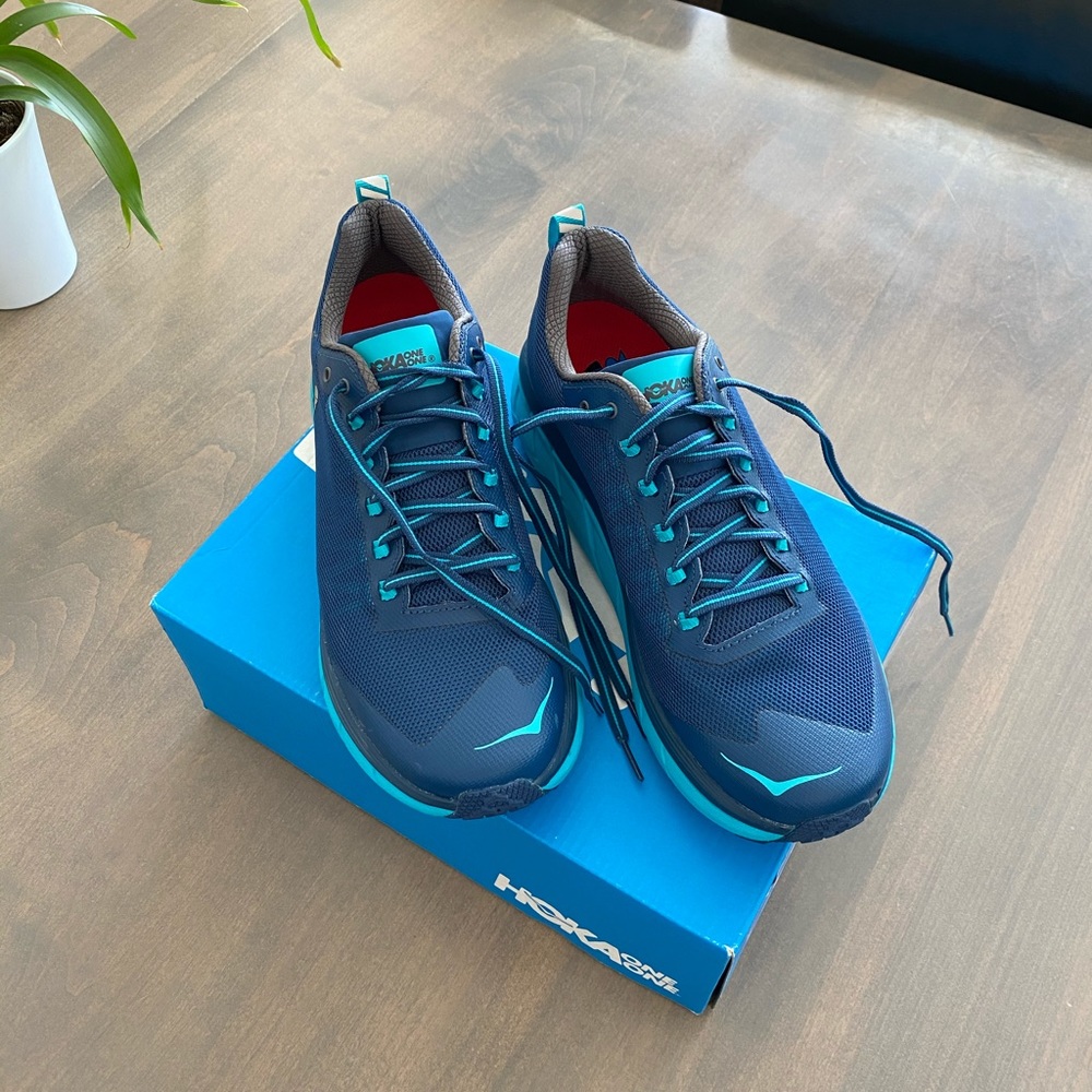 Hoka women’s challenger 9.5
